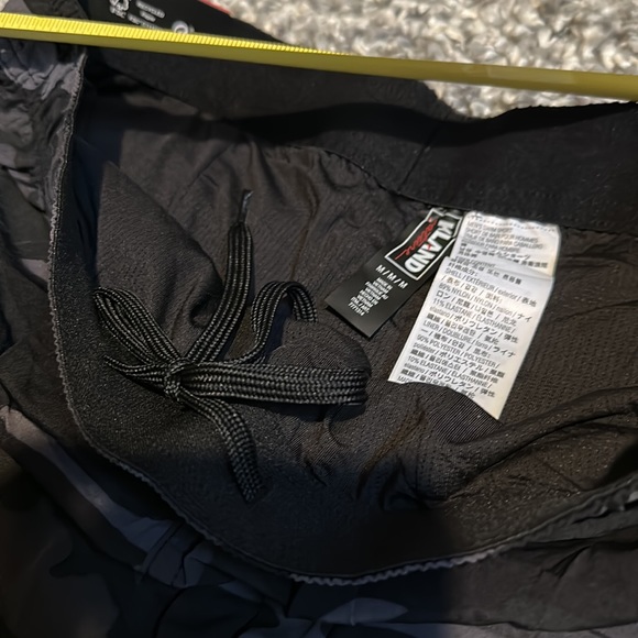 Kirkland Signature Men's Swim Shorts, Black Camouflage - Picture 11 of 12